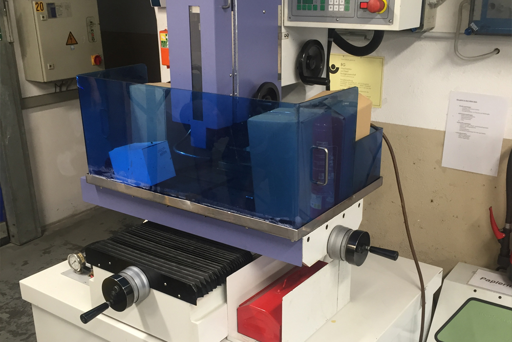 Castek ED 24, Startlocherodiermaschine