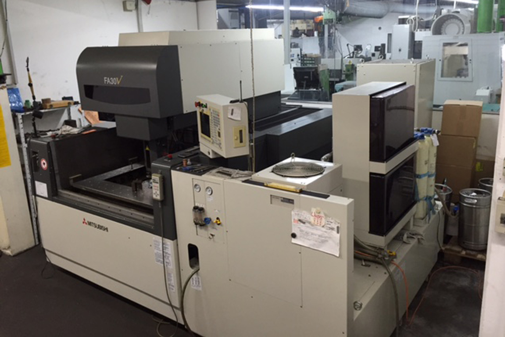 Mitsubishi FA 30 V Drahterodiermaschine